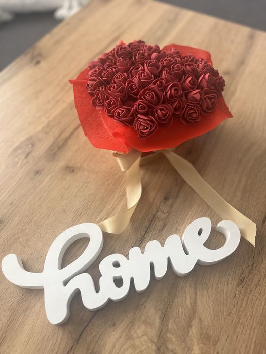 Кутия с рози за подарък