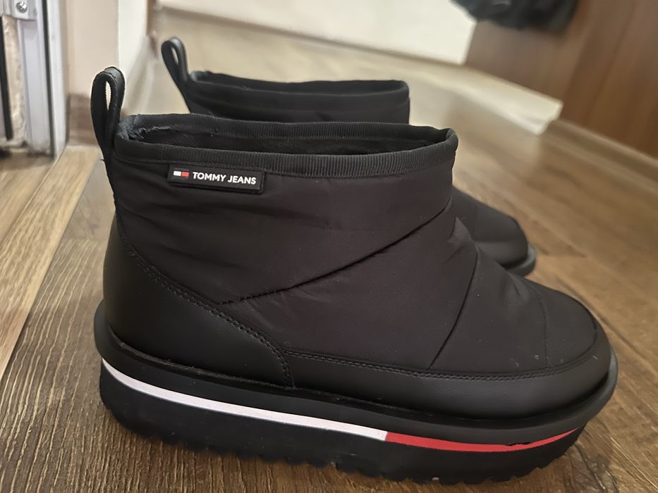 Нови Апрески Tommy jeans