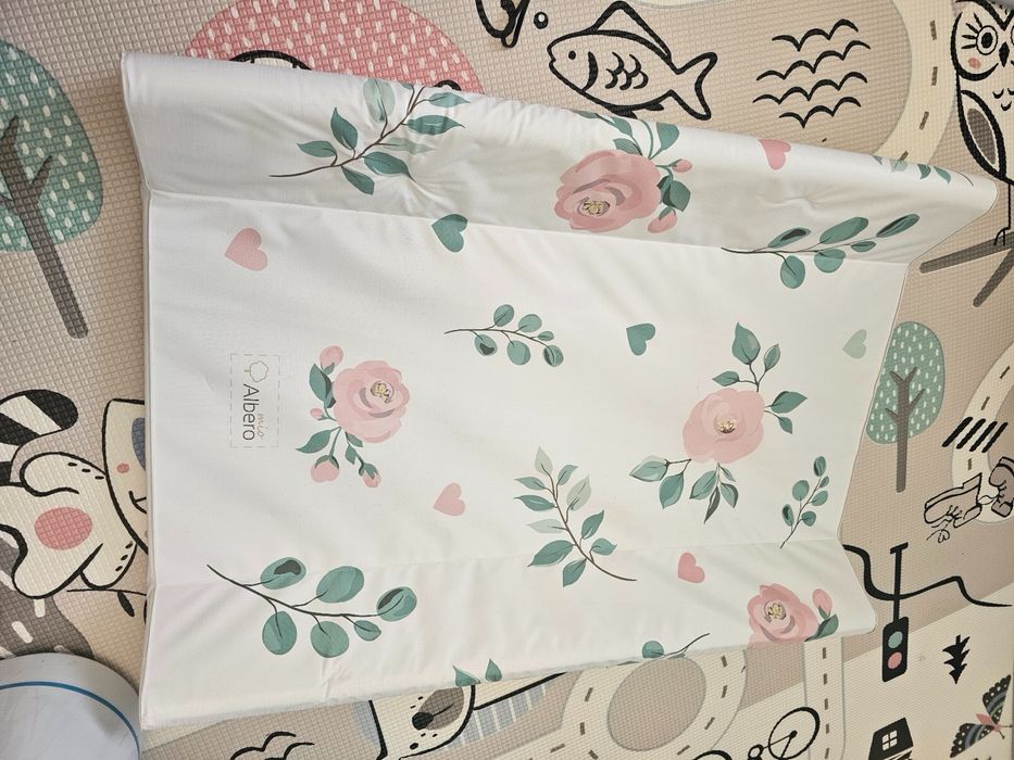 Vad masa de infasat atasabila la patut / comoda + salteluta perna cu model floral