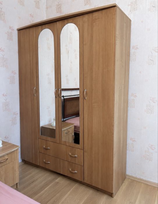 Продам шкаф и туалетный столик