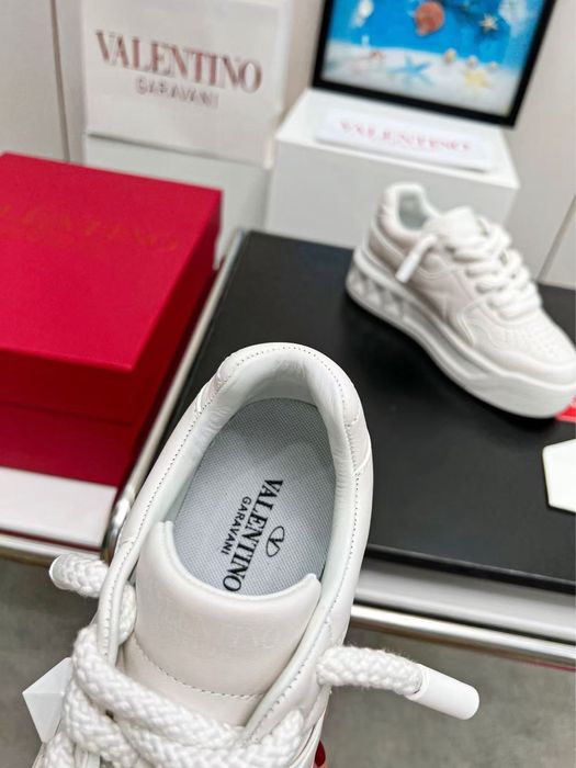 Valentino Garavani One Stud XL Leather Sneakers , Poze Reale