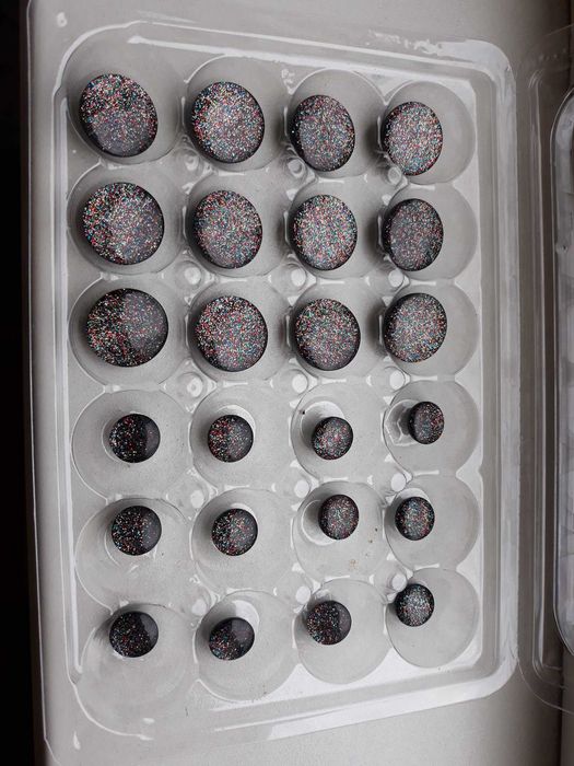 nasturi negri cu sclipici si piciorus