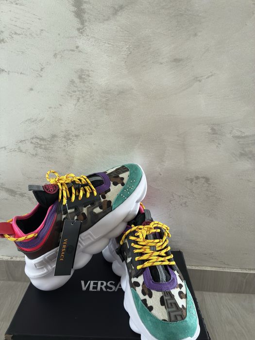 Versace chain reaction