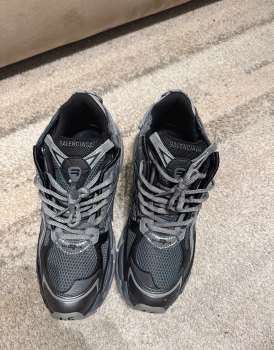 Balenciaga runner