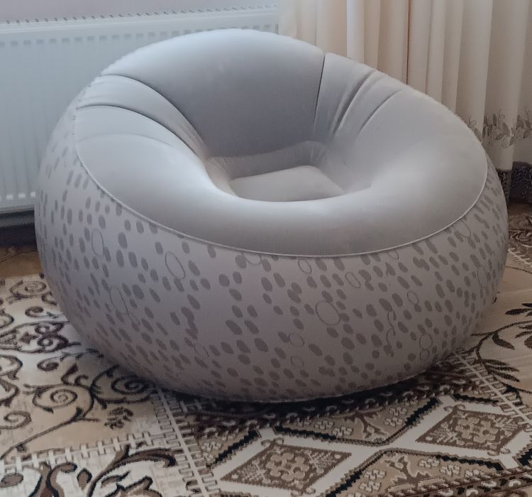 Надувное кресло, подходит для использ как в помещении так и на улице