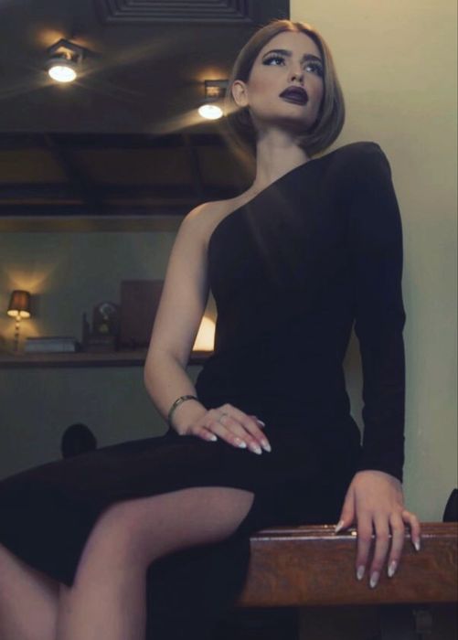 Черна рокля с едно рамо- After