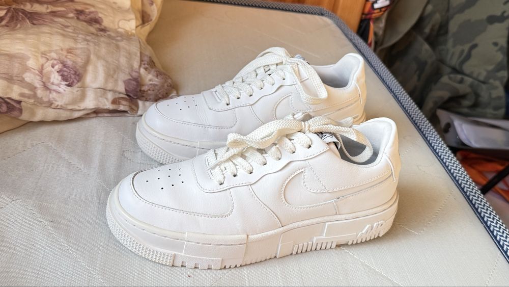 Nike Air Force 1 Pixel White