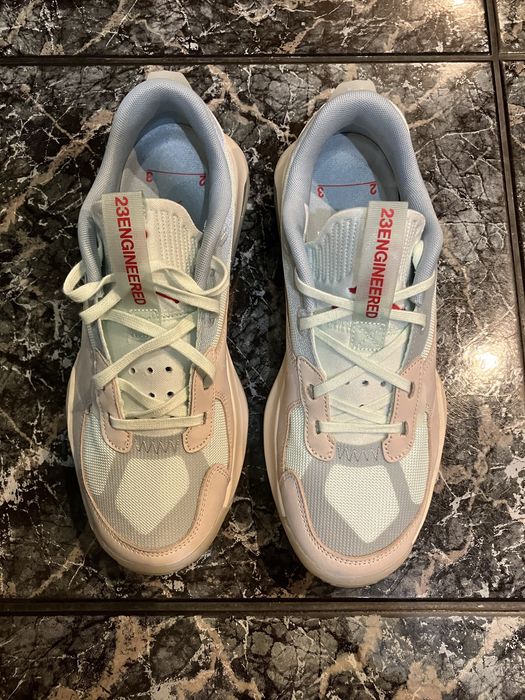 NIKE Jordan air 200E