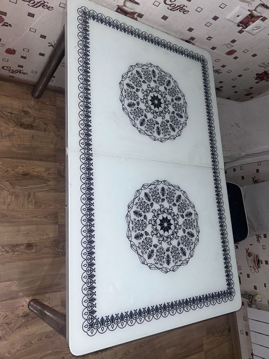 Кухонный стол стеклянный