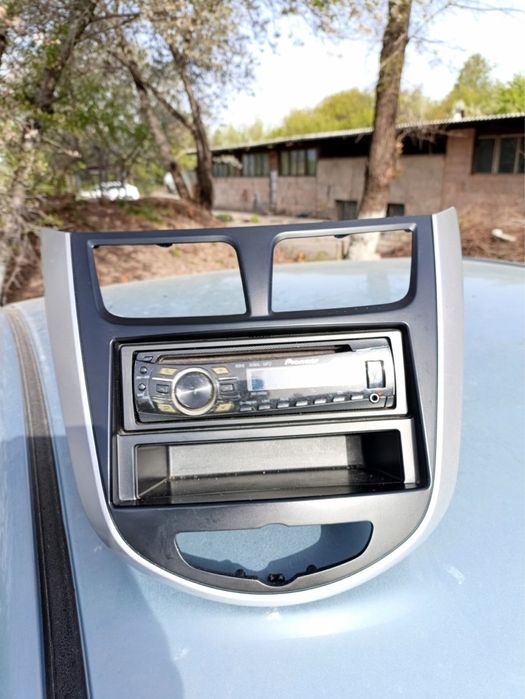 Продам рамку от магнитолы accent