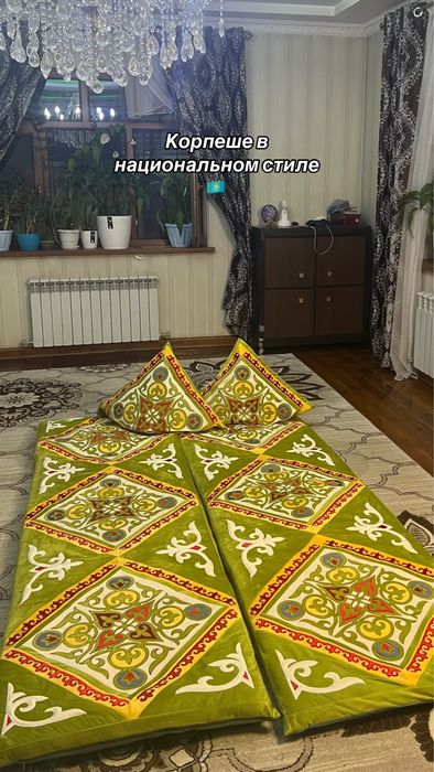 Қазақи нақыштағы көрпешелер мен жастықтар