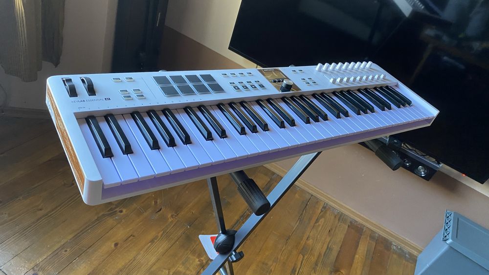 ARTURIA KeyLab essential 61 midi keyboard