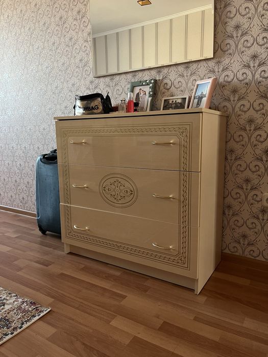 Продам спальный гарнитур