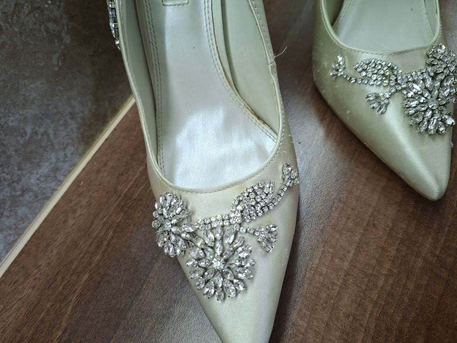 Абитуриентски обувки токчета