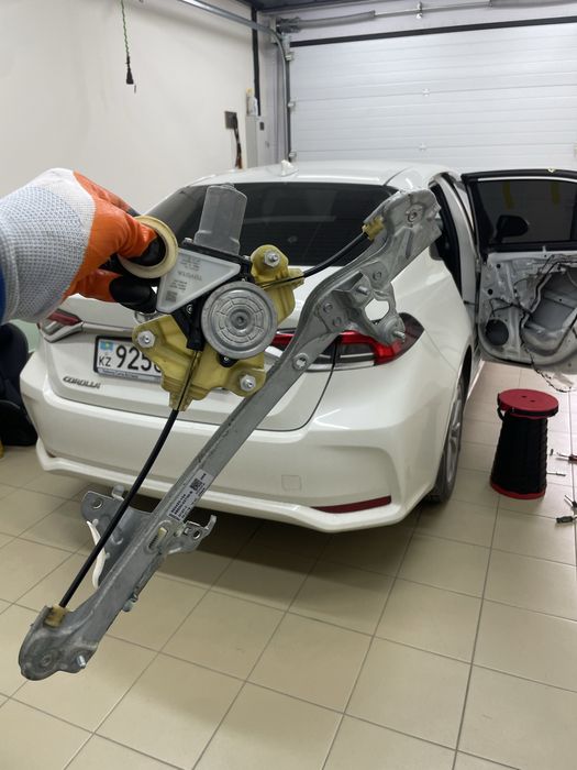 Toyota Corolla E210 Ремонт стеклоподъемника замена троса г.Астана