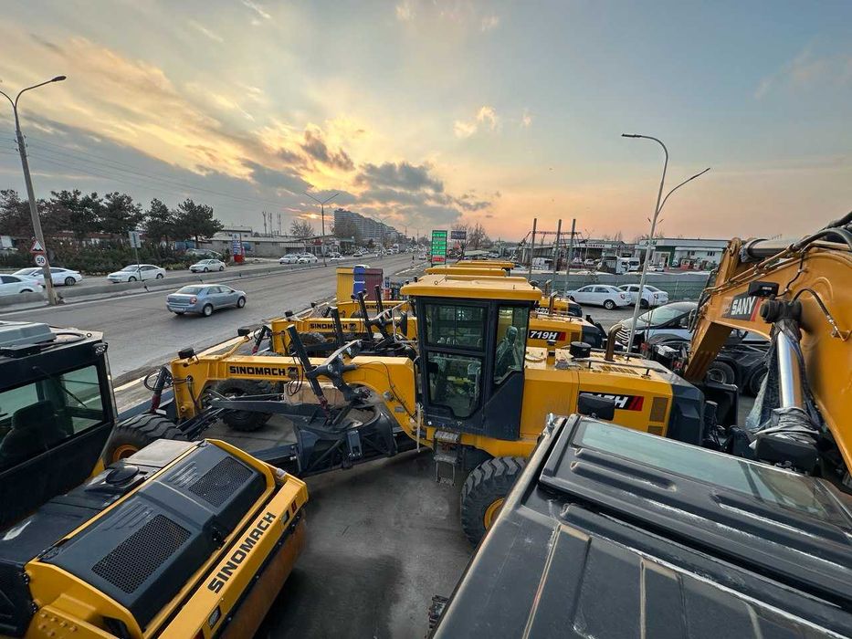 Грейдер "Sinomach 719Н" (by "Komatsu"),  190 от кучи