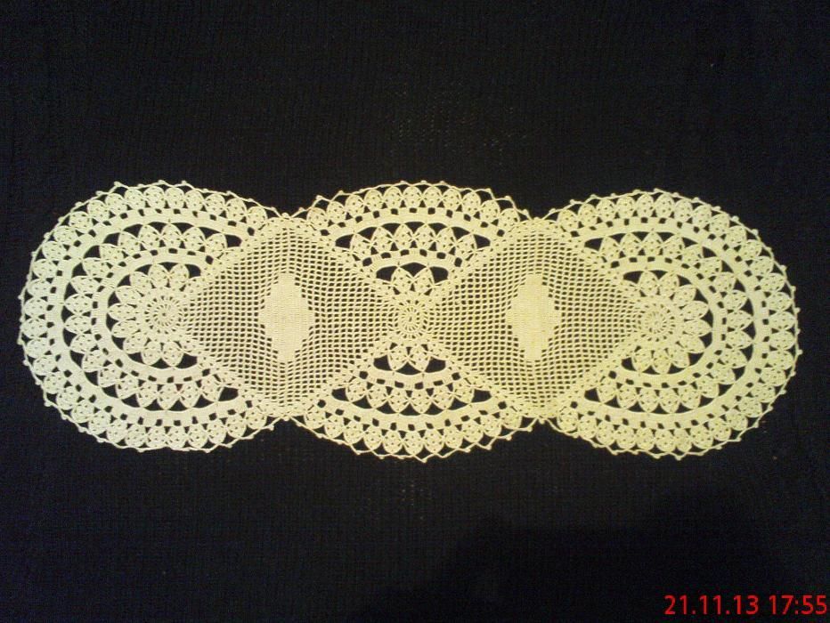 Карета плетени на една кука и бродирани