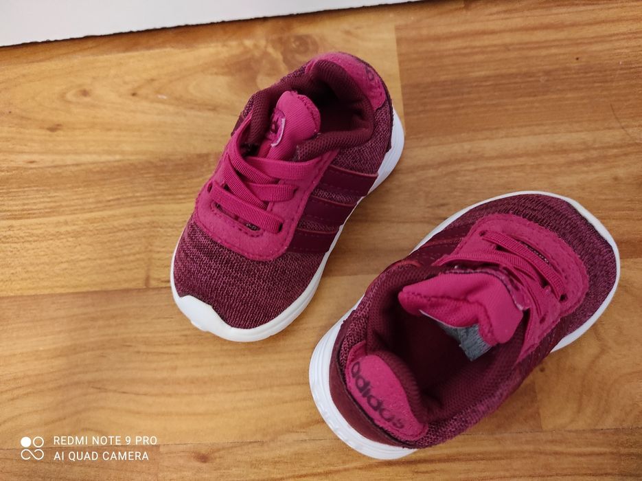 Adidași cu talpa flexibila