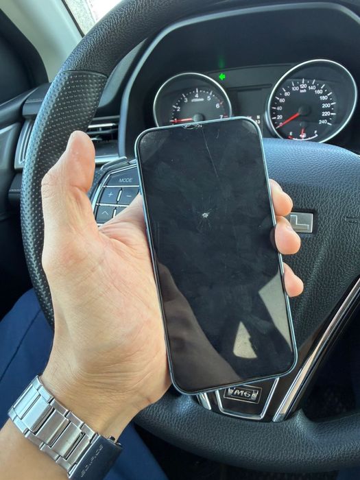 Продам iphone 13