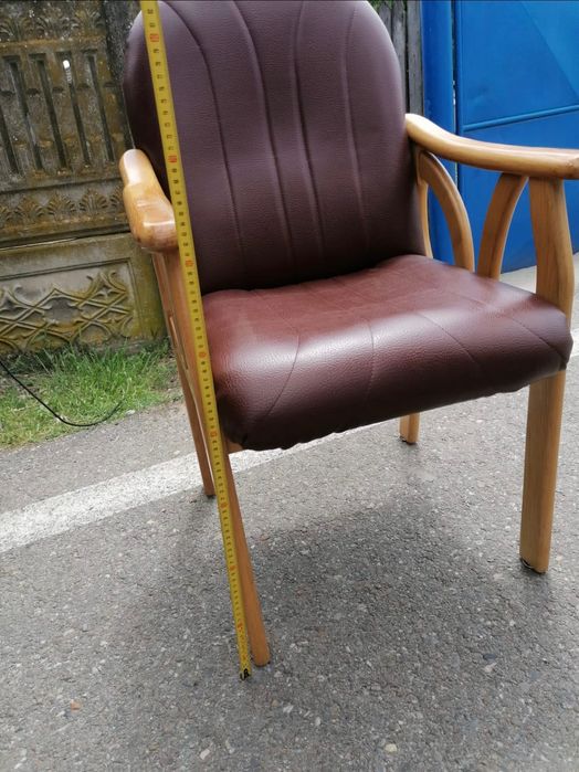 Scaune piele cu cadru din lemn masiv