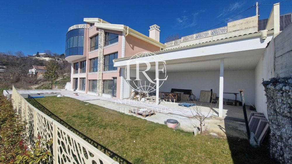 Продава се Къща в Варна, м-т Акчелар - 430 кв.м за 1745 €/кв.м - Снимка #1