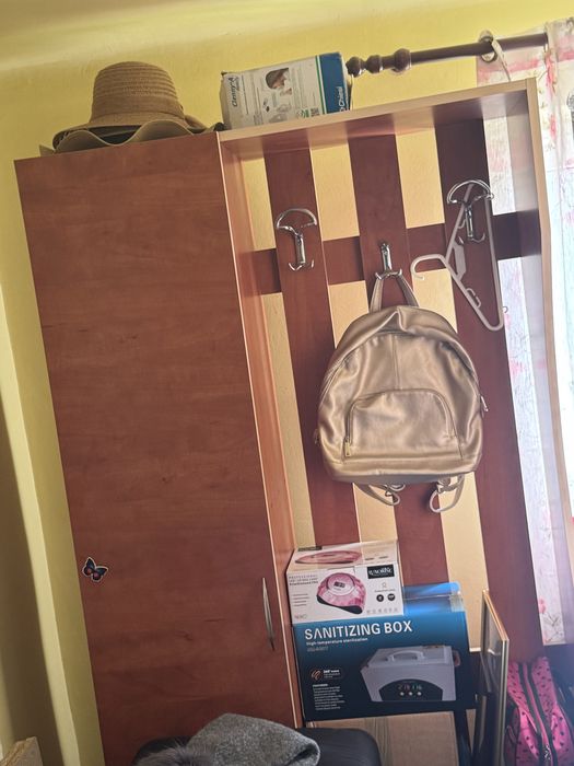 Cuier cu dulap spatios