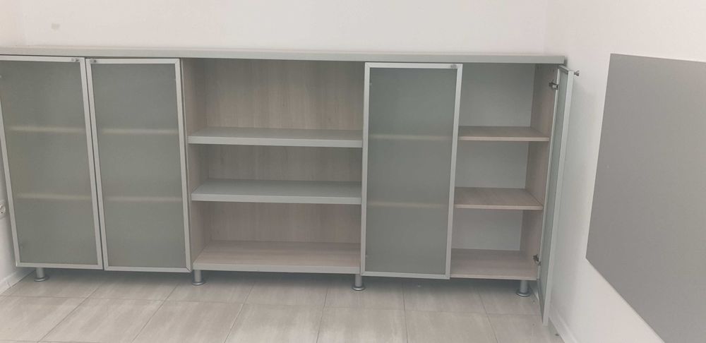 Mobilier birou cu usi de sticla stare foarte buna