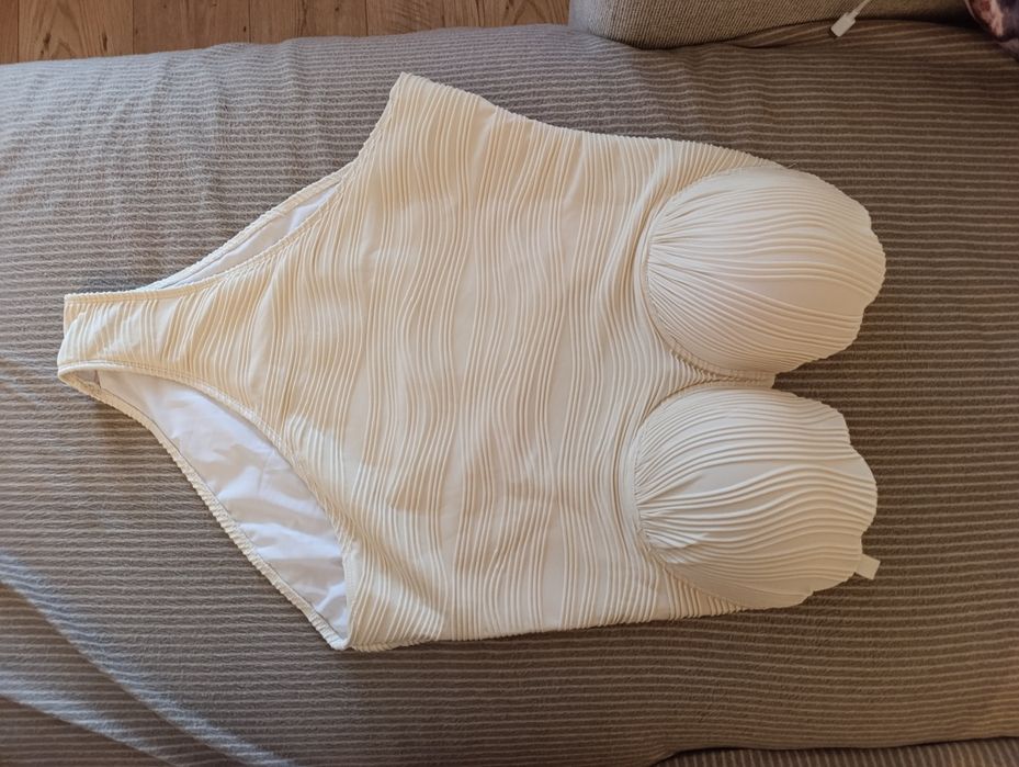 Цял бански ЧИСТО НОВ