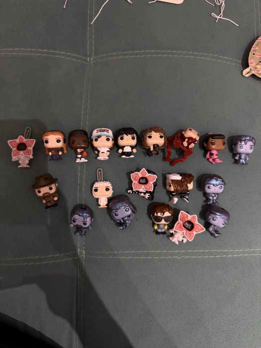 Продам Фигурки осд киндер stranger things  о