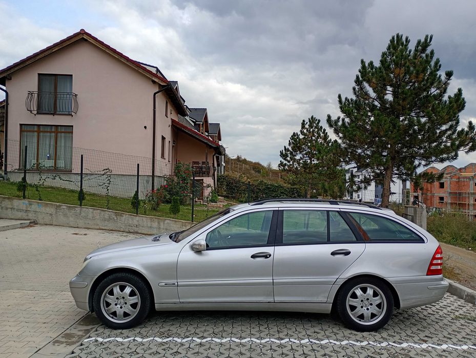 Vând Mercedes-Benz C180 benzină Euro4 din 2002 in stare bună de funcționare