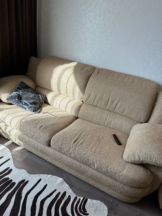 Мягкий уголок, диван и два кресла