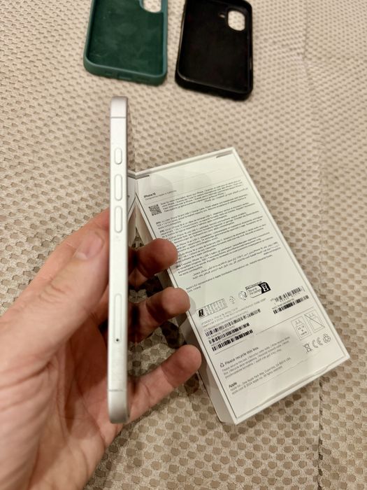 Продавам Iphone 16 128gb