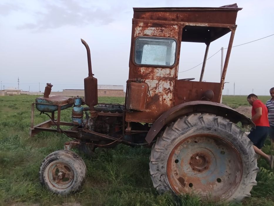 Т 40 за 400000 Стоит в городе Арысь.договорная