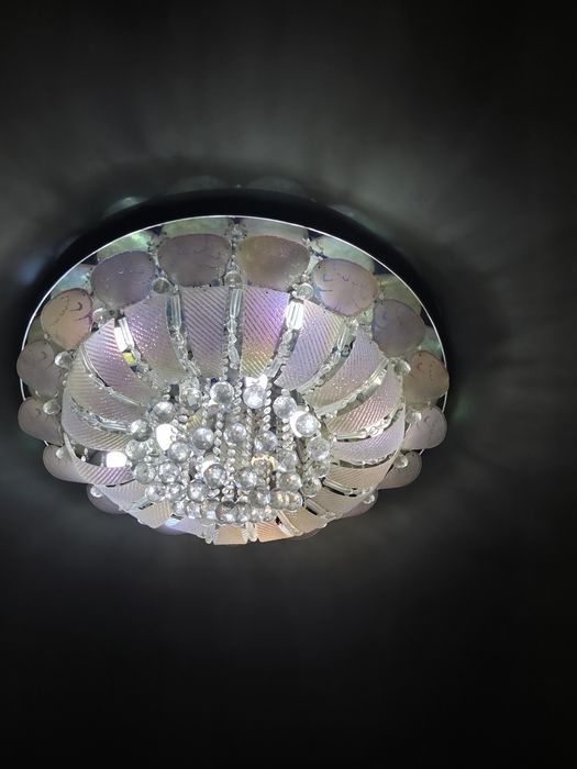 Продам люстру  пишите