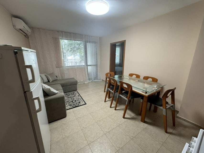 Дава се под наем Двустаен апартамент в Варна, Център - 60 кв.м за 700 € - Снимка #2