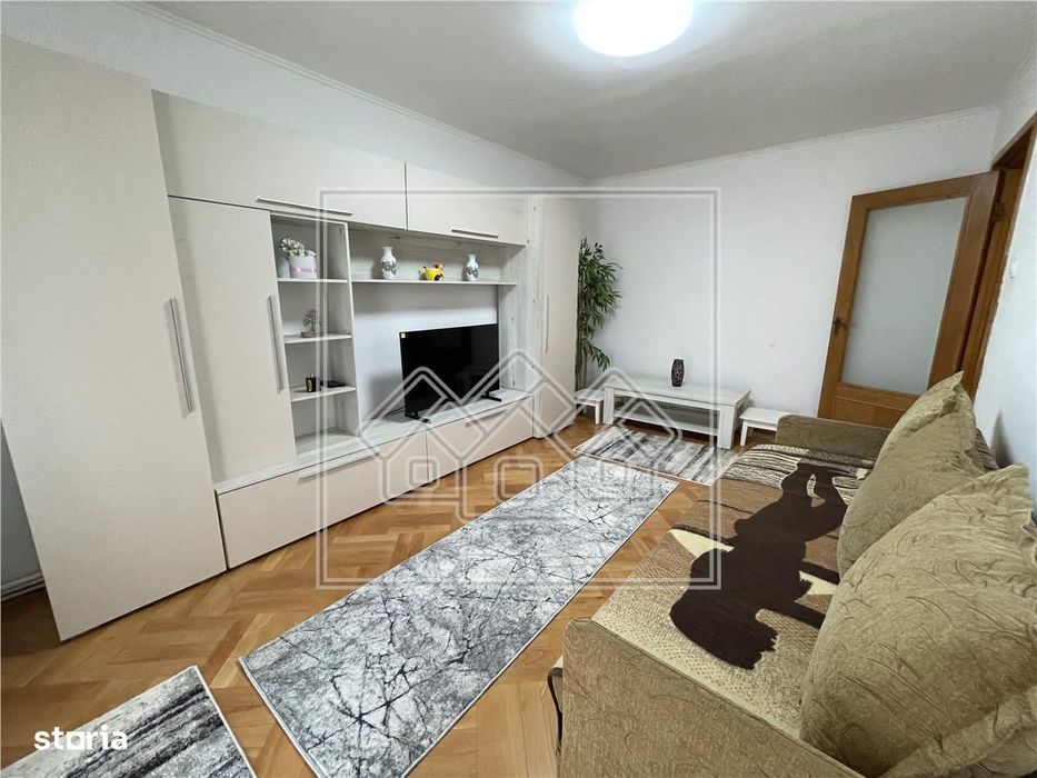 Apartament spatios cu 3 camere, Str. Scoala de Inot