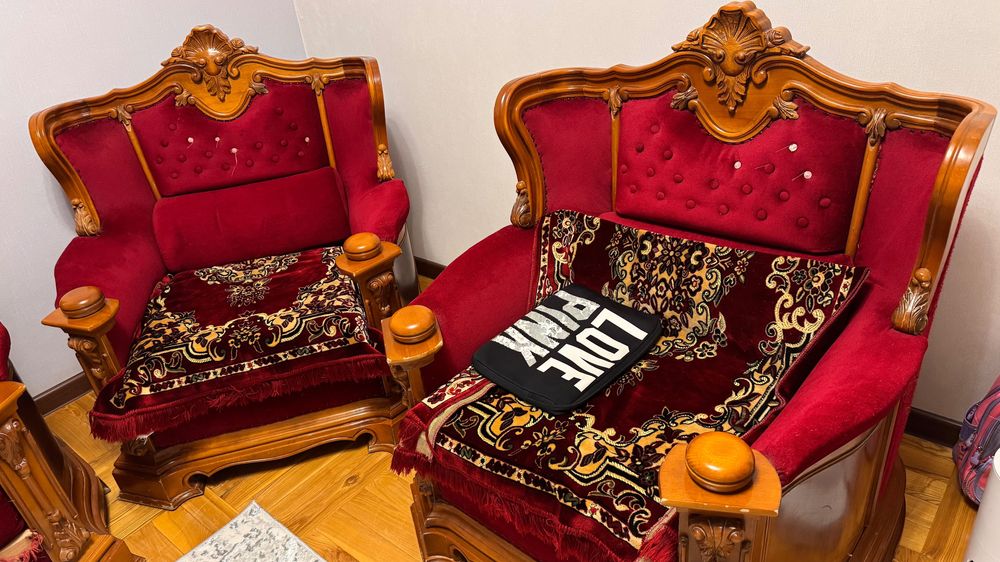 Диван с креслами, дерево,диван раскладной ,произведено в России