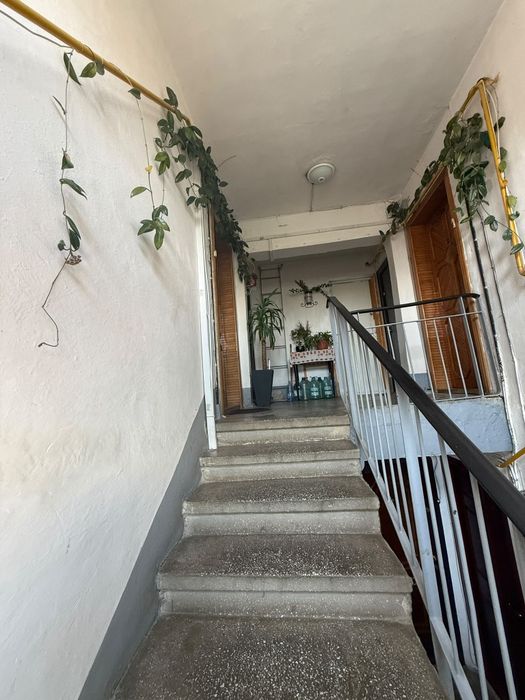 Vanzare apartament 2 camere,semidecomandat,zona linistita si centrala,Caransebeș