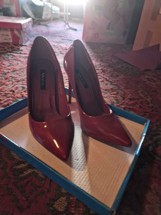 Секси обувки на висок ток STILETTO - чисто нови, елегантни, остър връх