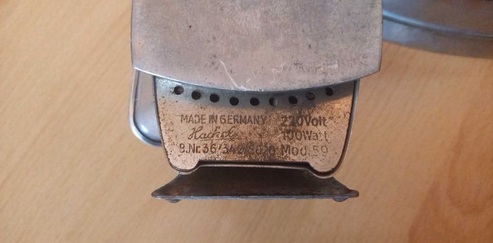 Продавам стари ютии.