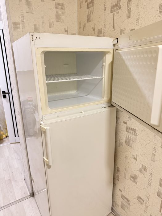 Холодильник SIEMENS