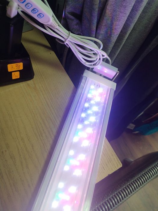 Специализирани аквариумни лампи и корени от азалия