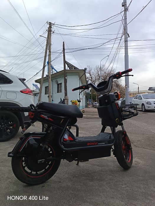 Bonvi skuter sotiladi bo'lib to'lashga ham beramiz 5.500 ga beriladi