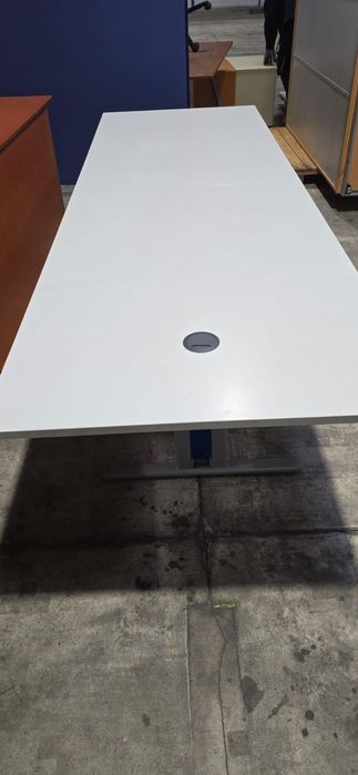 Mese de diferite dimensiuni