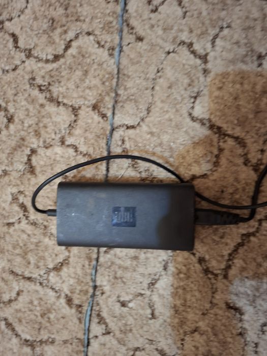Vând JBL Boombox