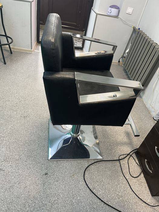 Продам парикмахерской кресло