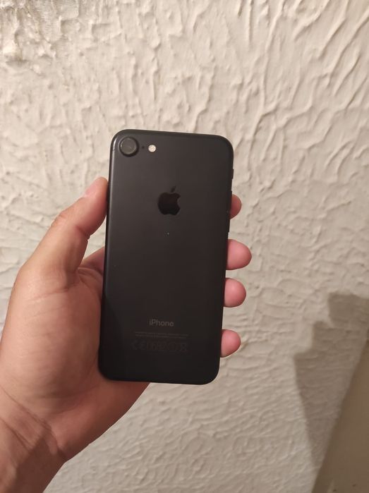 Продам IPhone 7 black