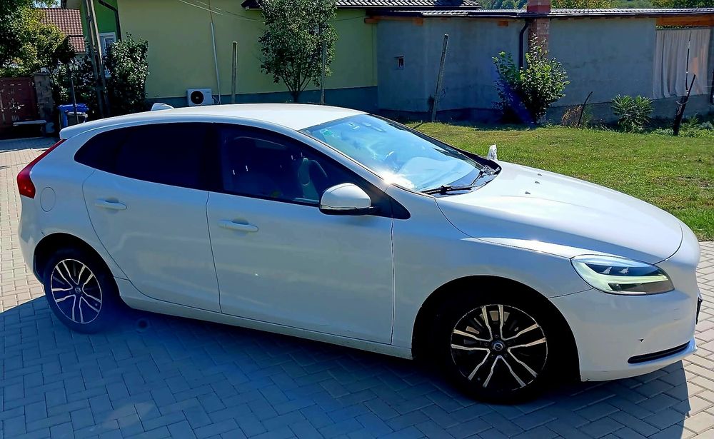 VOLVO V40 2017 — imagine 5