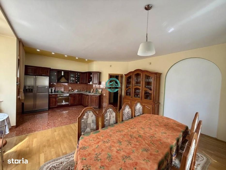 Casa cu 8 camere de vanzare, teren 1263 mp, in Sangeorgiu de Mures