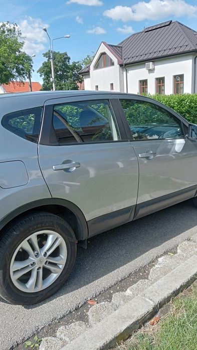 Vând autoturism Nissan Qashqai din 2011 diesel motor  1461 cmc.